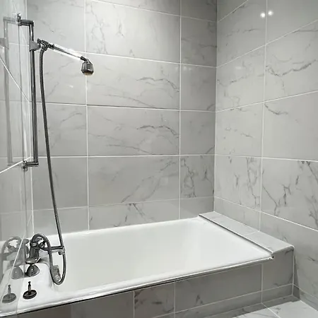 Apartment Quartier Pieton. T3 65m2. 2 Chambres. 5 Personnes. *