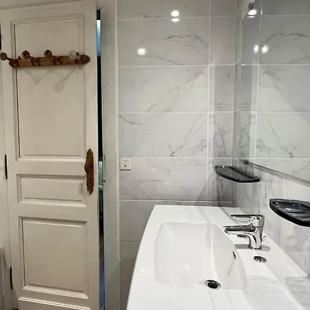 Quartier Pieton. T3 65m2. 2 Chambres. 5 Personnes. Apartment *